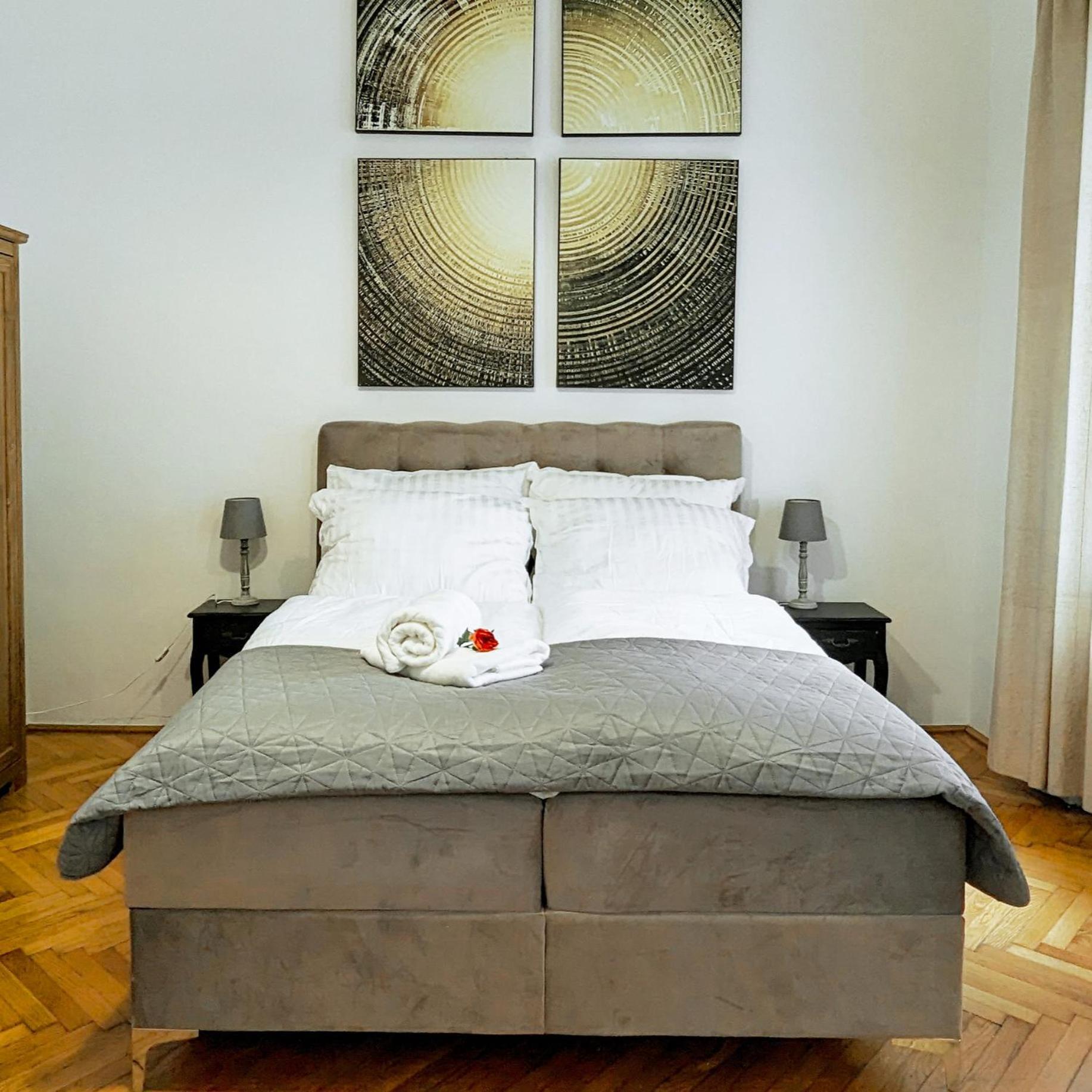 Heart Of The City, Entire Very Big Apartment Budapeste Exterior foto